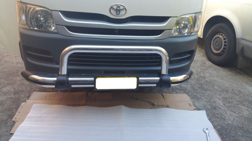 DELUXE Top Looking  NUDGE BAR FOR TOYOTA HIACE  2005 +