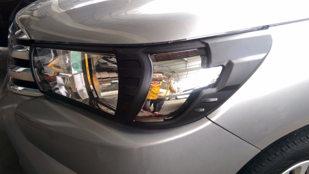 HEAD LIGHT COVER  (MATTE BLACK) ( Pair）FOR TOYOTA HILUX SR 2015+