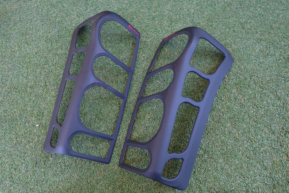 Tail Light  (MATTE BLACK) ( Pair） for D MAX 2012 - 2015