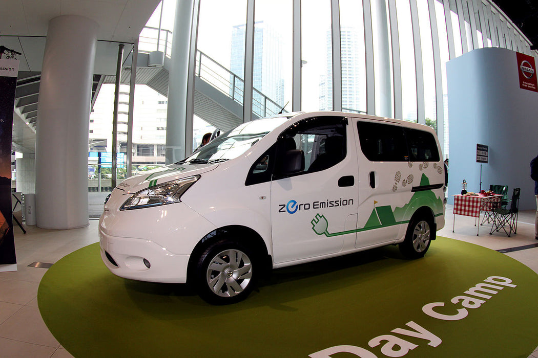 NISSAN LEAF / eNV200 Fully integrated camera with installed