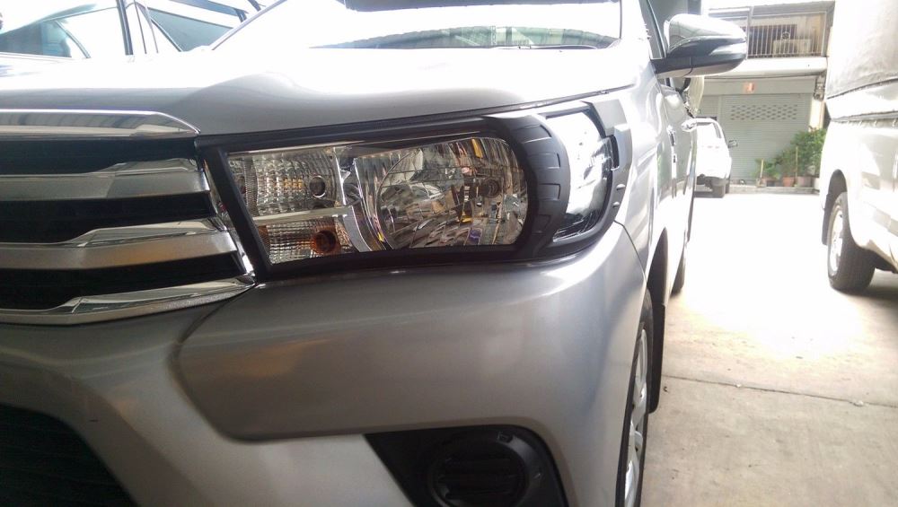 HEAD LIGHT COVER  (MATTE BLACK) ( Pair）FOR TOYOTA HILUX SR 2015+