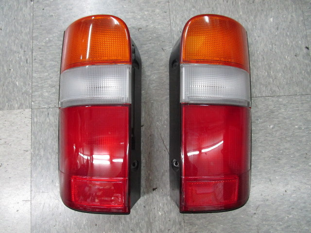 TAIL LIGHT (PAIR) FOR Toyota Hiace  1990 - 2003   ---   Factory OEM looking